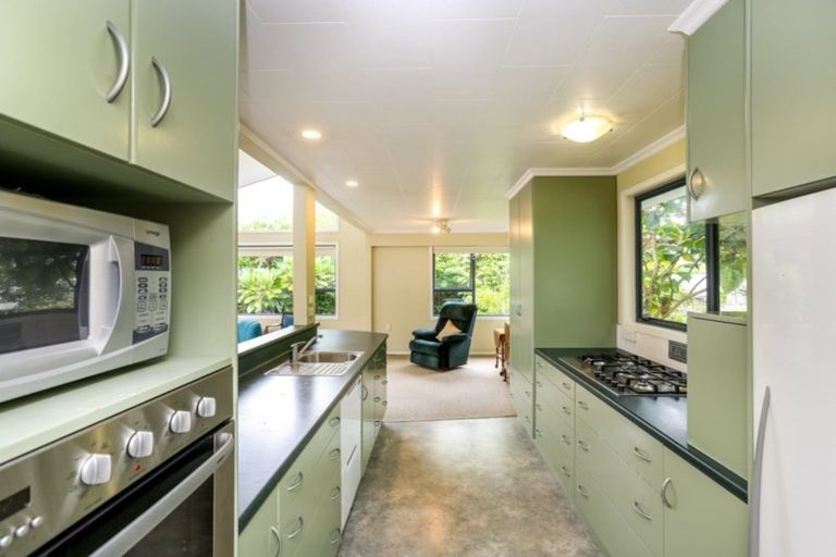 Photo of property in 10 Mcfarlane Street, Oakura, 4314