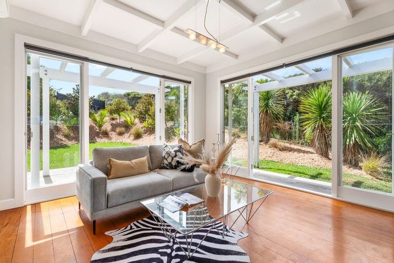 Photo of property in 21 Chester Avenue, Greenhithe, Auckland, 0632