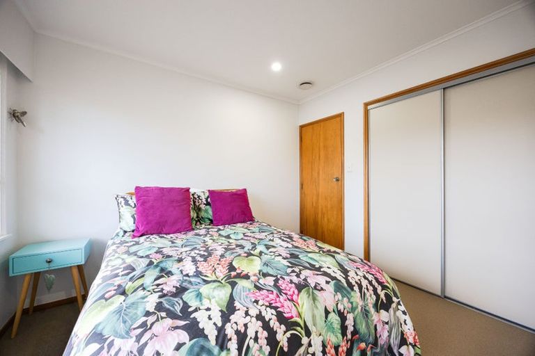 Photo of property in 5 Tanoa Place, Glendene, Auckland, 0602