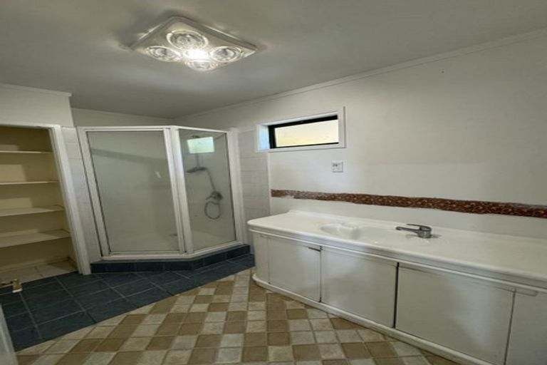 Photo of property in 302 Wairau Road, Glenfield, Auckland, 0629