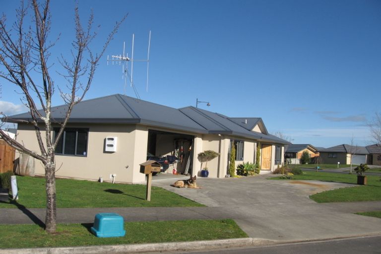 Photo of property in 2 Arundel Place, Nawton, Hamilton, 3200