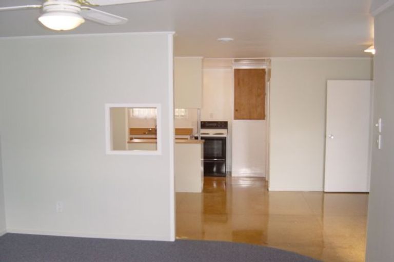 Photo of property in 12 Edwin Freeman Place, Ranui, Auckland, 0612