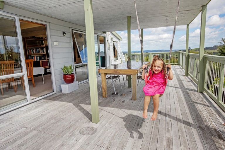 Photo of property in 16 Lichen Grove, Russell, 0272