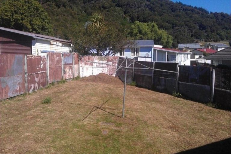 Photo of property in 1 Bunratty Grove, Wainuiomata, Lower Hutt, 5014