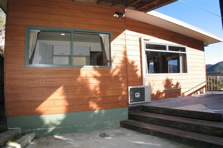 Photo of property in 5a Arthur Crescent, Waikawa, Picton, 7220