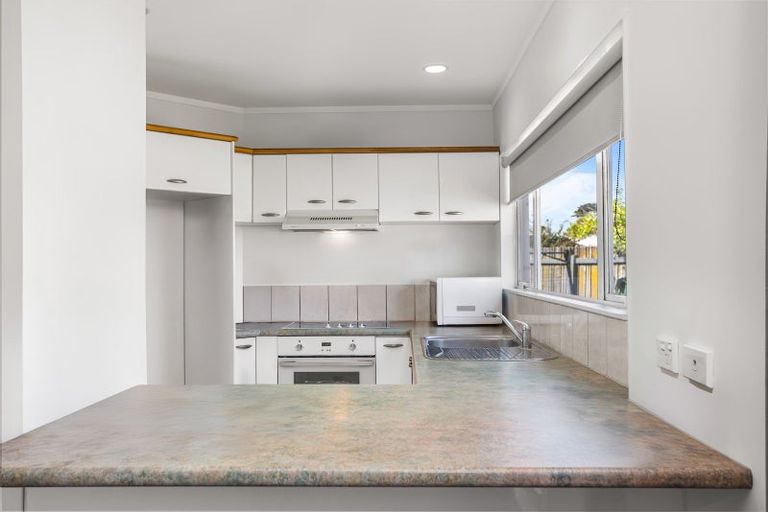 Photo of property in 2/10 Ross Crescent, Orewa, 0931