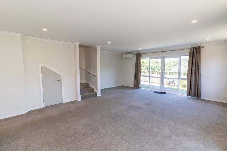 Photo of property in 1/20 Glanmire Road, Newlands, Wellington, 6037