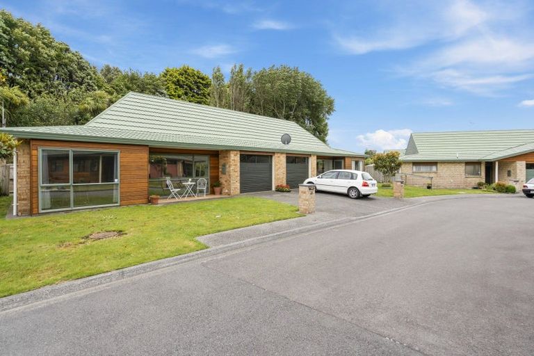 Photo of property in Redwood Village, 65/42 Main Road, Tawa, Wellington, 5028