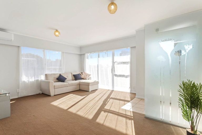 Photo of property in 1/69 Hepburn Road, Glendene, Auckland, 0602