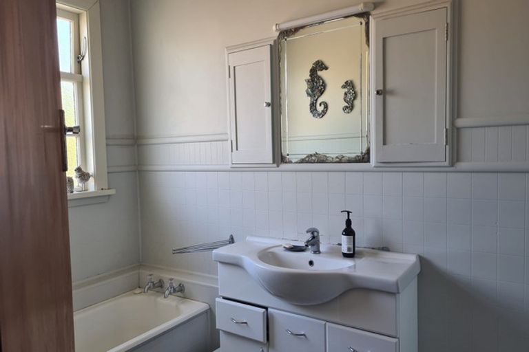 Photo of property in 13 Cambridge Road, Martinborough, 5711