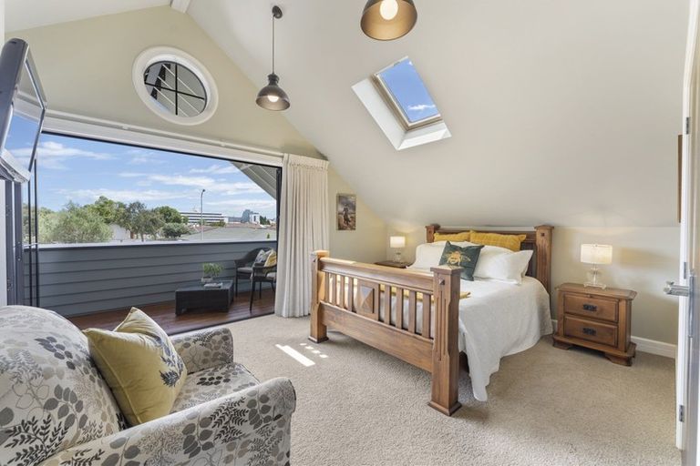 Photo of property in 5 Colombo Street, Hokowhitu, Palmerston North, 4410