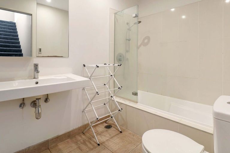 Photo of property in 20 Tiketike Way, Brooklyn, Wellington, 6021