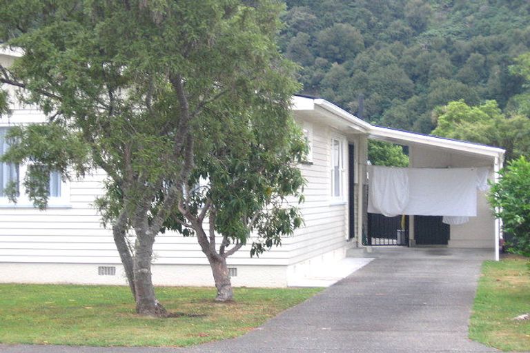 Photo of property in 2/21 Holdsworth Avenue, Trentham, Upper Hutt, 5018