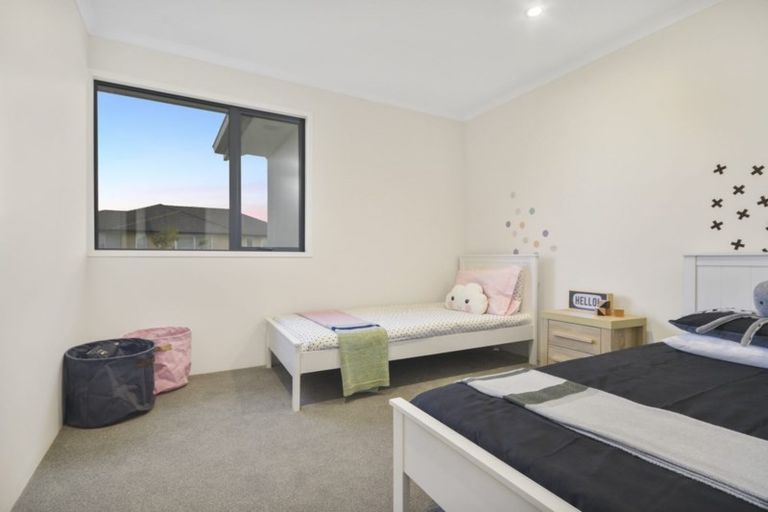 Photo of property in 11 Charles Henry Way, Papakura, 2110