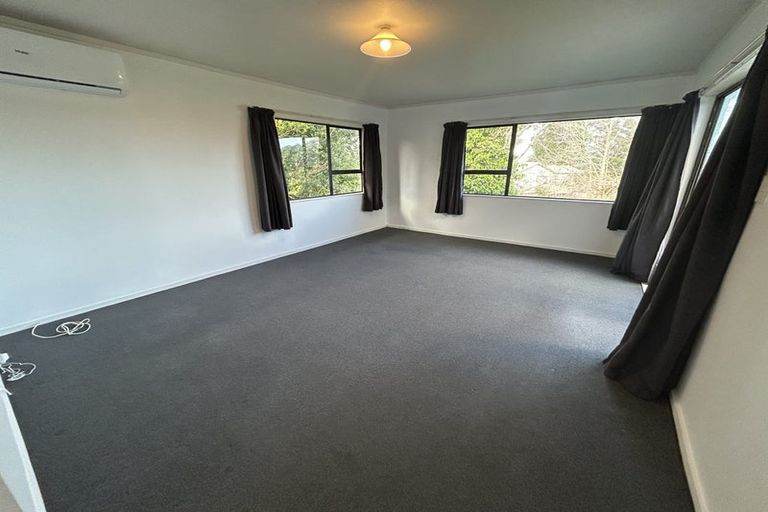Photo of property in 1/2 Hueglow Rise, West Harbour, Auckland, 0618