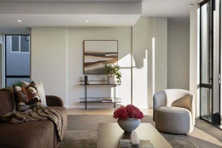 Photo of property in 14 Vancouver Drive, Queenstown, 9300