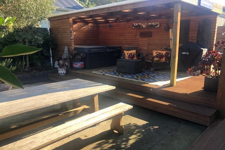 Photo of property in 33 Rua Street, Lyall Bay, Wellington, 6022