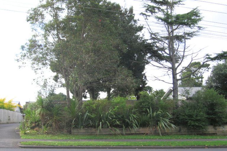 Photo of property in 1/387 West Coast Road, Glen Eden, Auckland, 0602