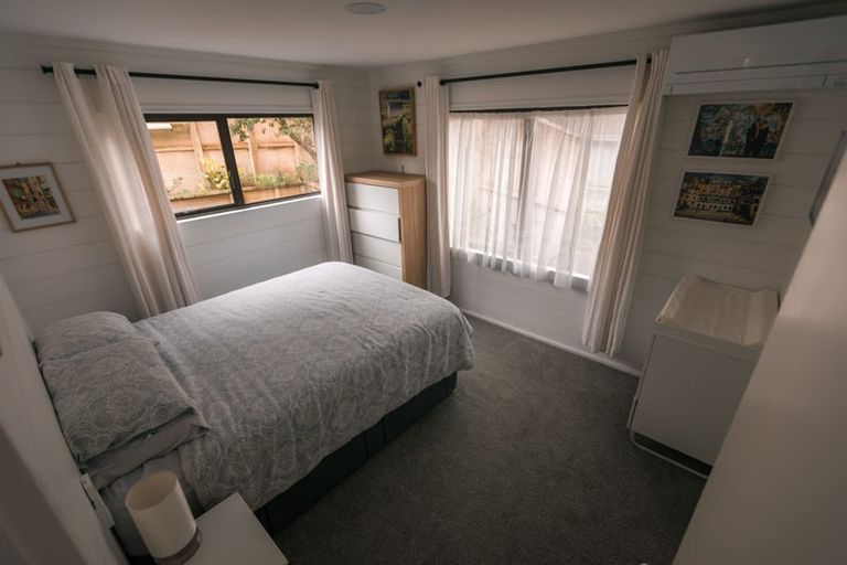 Photo of property in 2/21 Tahu Crescent, Sunnynook, Auckland, 0620