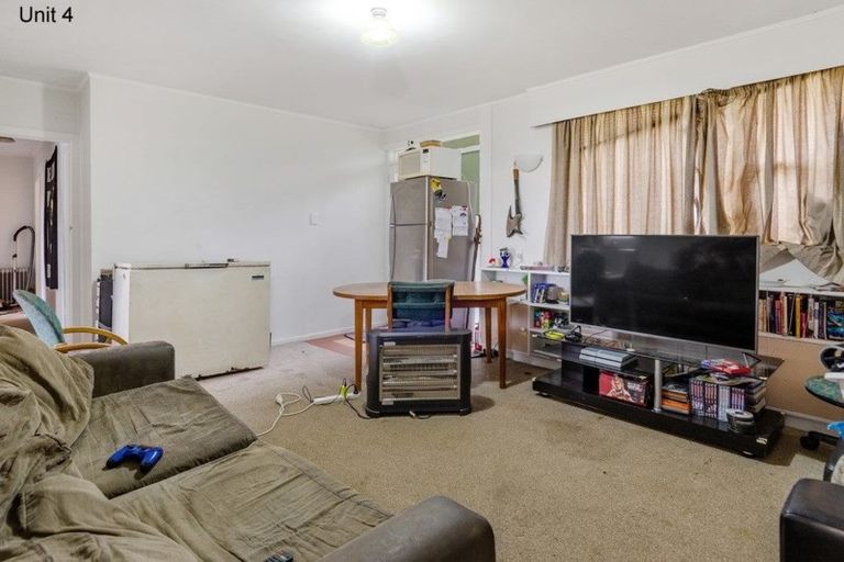 Photo of property in 71 College Road, Northcote, Auckland, 0627