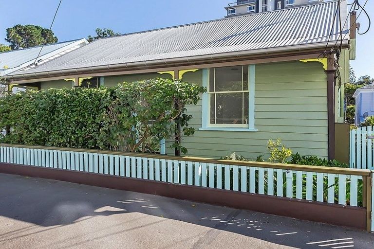 Photo of property in 32 Aro Street, Aro Valley, Wellington, 6021