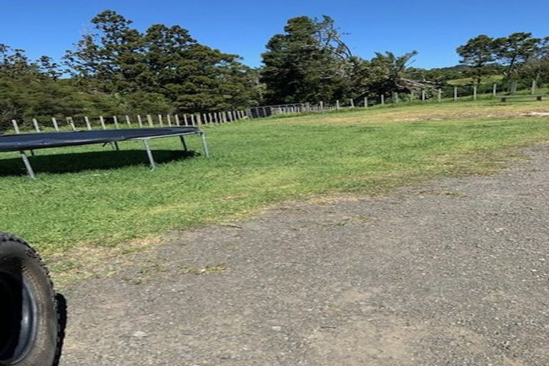 Photo of property in 51-53 Shaw Road, Oratia, Auckland, 0604