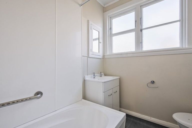 Photo of property in 30 Hooker Avenue, Bryndwr, Christchurch, 8053