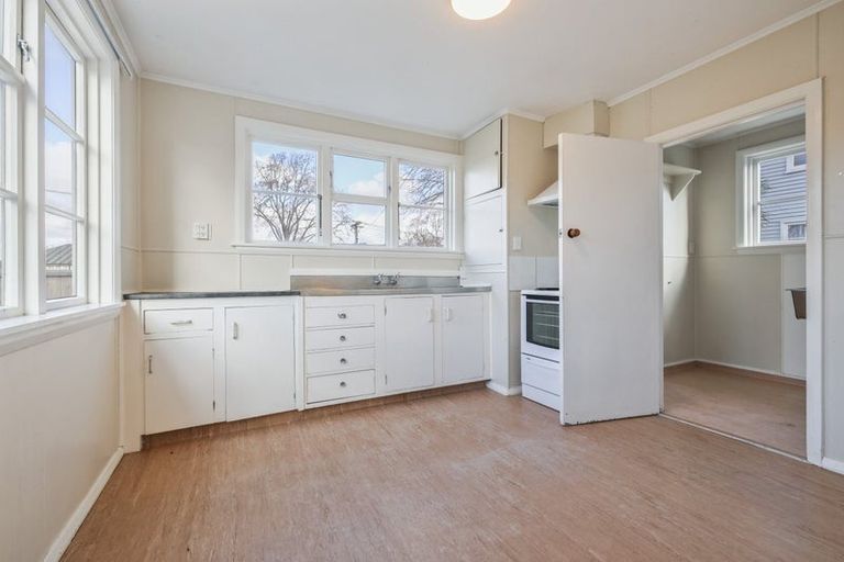 Photo of property in 30 Hooker Avenue, Bryndwr, Christchurch, 8053