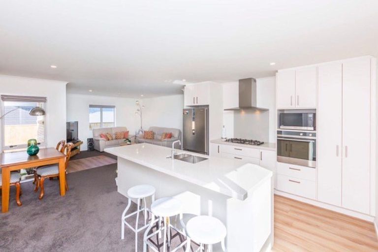 Photo of property in 115 Riverstone Drive, Riverstone Terraces, Upper Hutt, 5018