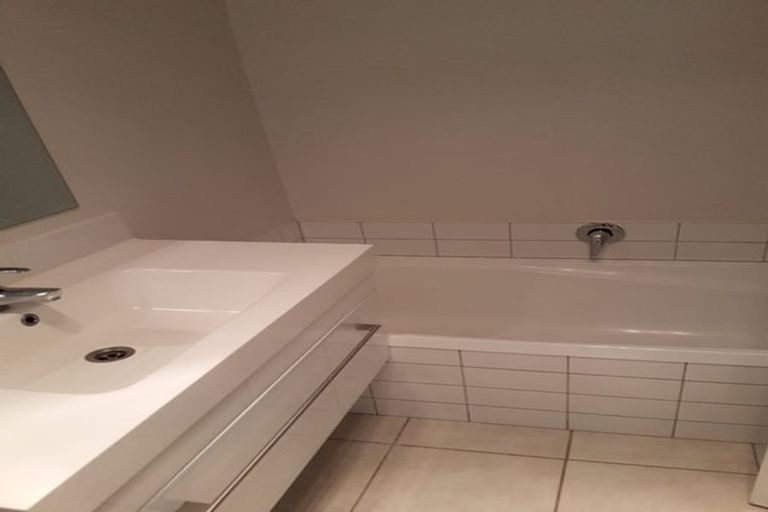 Photo of property in 23/64 Kawaha Point Road, Kawaha Point, Rotorua, 3010