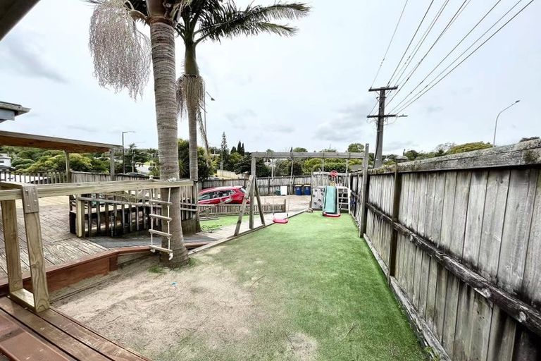 Photo of property in 112 Edmonton Road, Henderson, Auckland, 0612