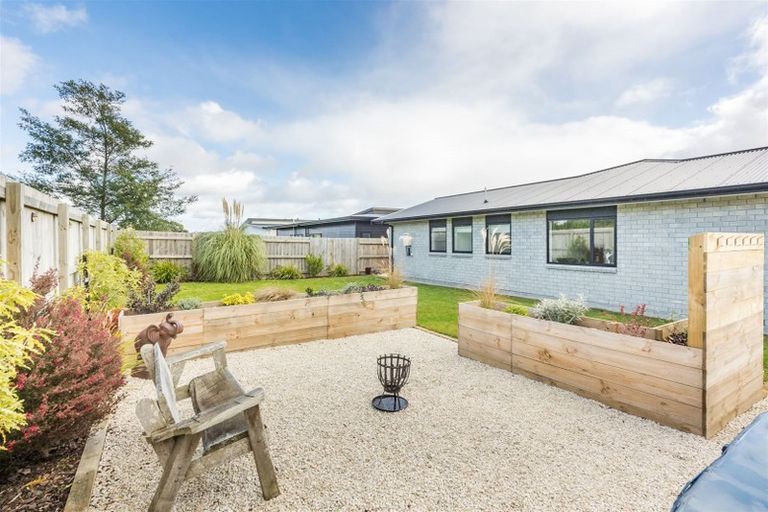 Photo of property in 26 Serenity Crescent, Kelvin Grove, Palmerston North, 4414