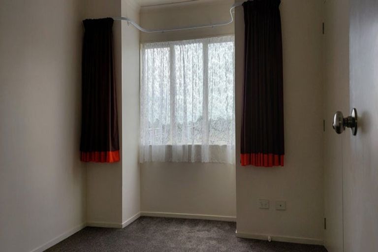 Photo of property in 10 Rosandich Drive, Sunnyvale, Auckland, 0612