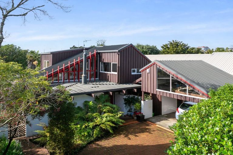 Photo of property in 18 Miraka Place, Birkenhead, Auckland, 0626