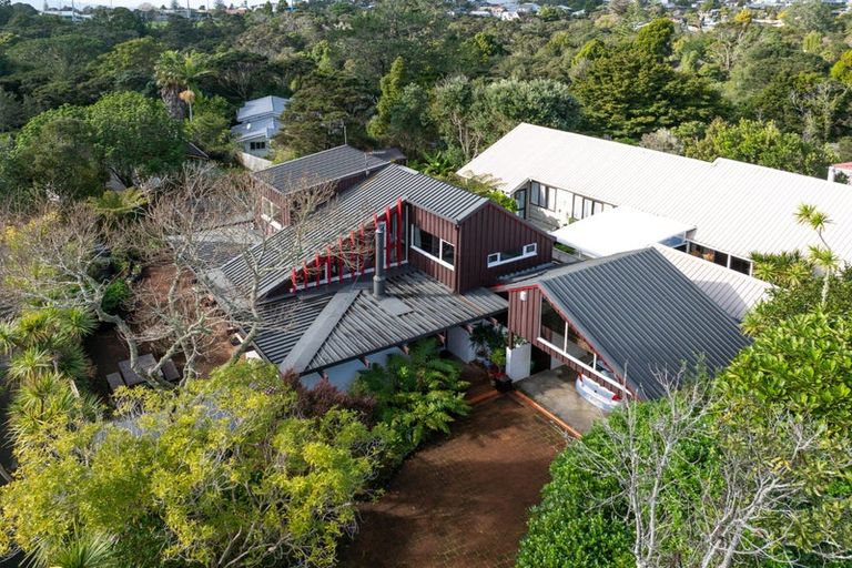 Photo of property in 18 Miraka Place, Birkenhead, Auckland, 0626