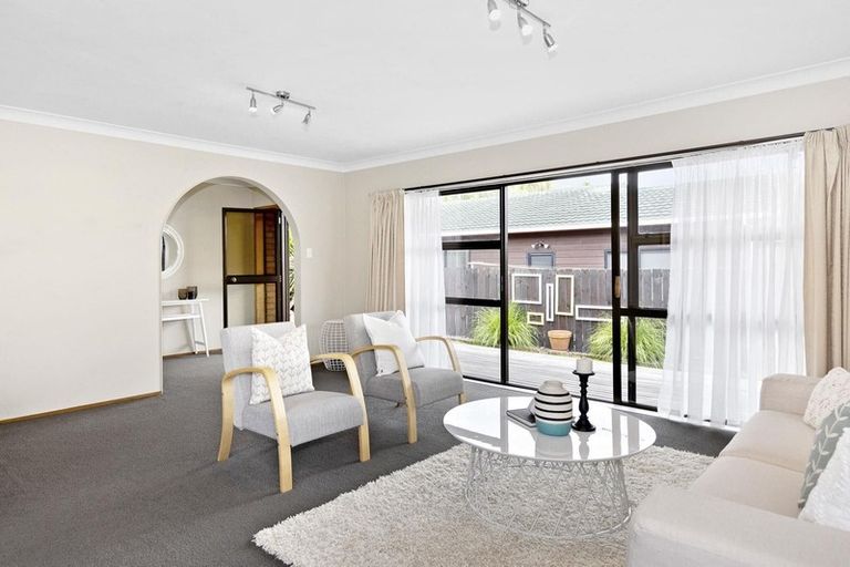 Photo of property in 10a Walmer Road, Point Chevalier, Auckland, 1022