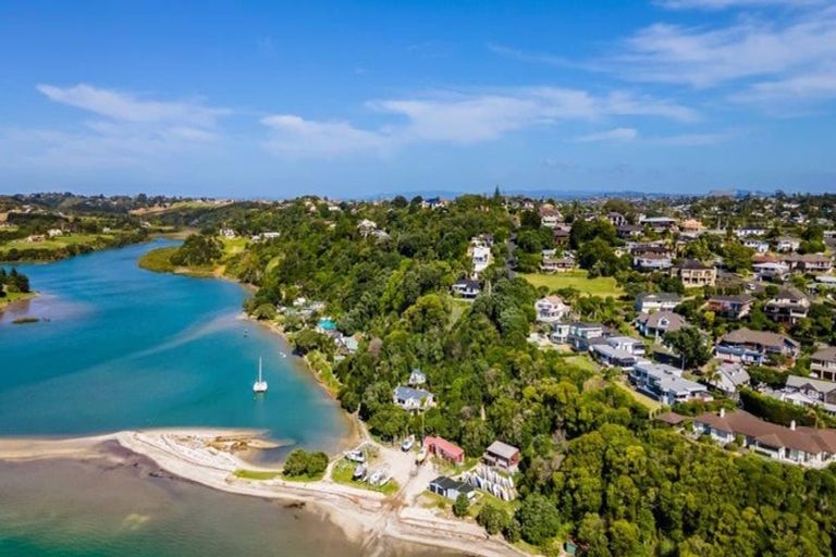 Photo of property in 193 Sandspit Road, Shelly Park, Auckland, 2014