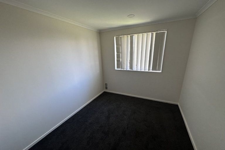 Photo of property in 30 Piriti Place, Weymouth, Auckland, 2103