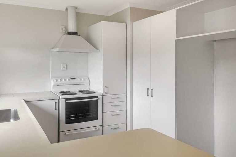 Photo of property in 2/2a Thorrington Road, Cashmere, Christchurch, 8022