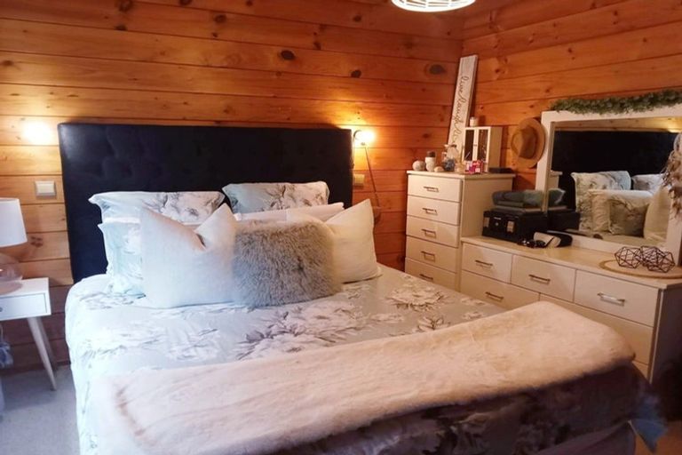 Photo of property in 63 Gemstone Drive, Birchville, Upper Hutt, 5018