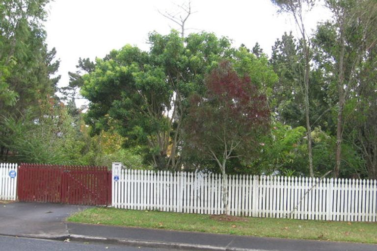 Photo of property in 17 Claverdon Drive, Massey, Auckland, 0614