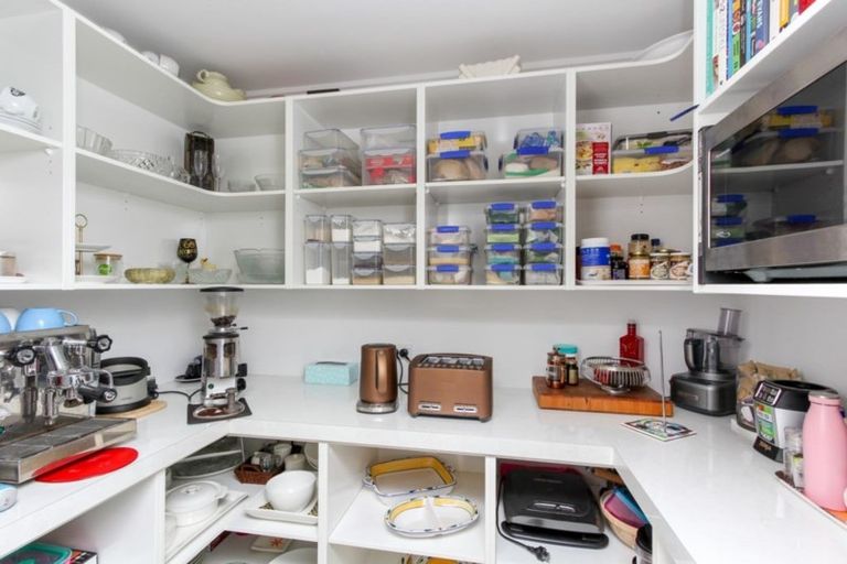 Photo of property in 18 Wentworth Lane, Waiwhakaiho, New Plymouth, 4312