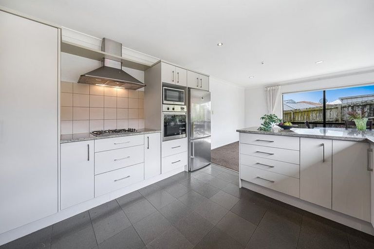 Photo of property in 20 Mackwell Road, Fairview Heights, Auckland, 0632
