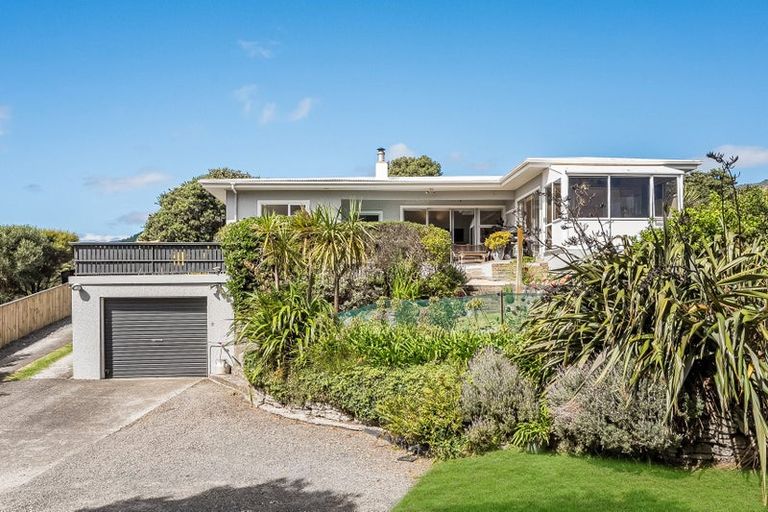 Photo of property in 16 Paneta Street, Paekakariki, 5034