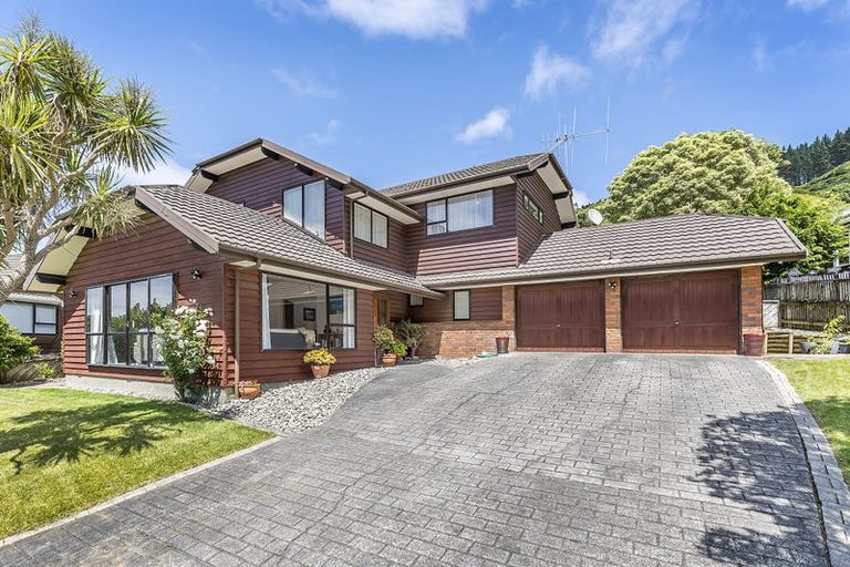 Photo of property in 23 Duval Grove, Tawa, Wellington, 5028