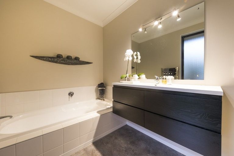 Photo of property in 5 Wake Place, Aokautere, Palmerston North, 4471