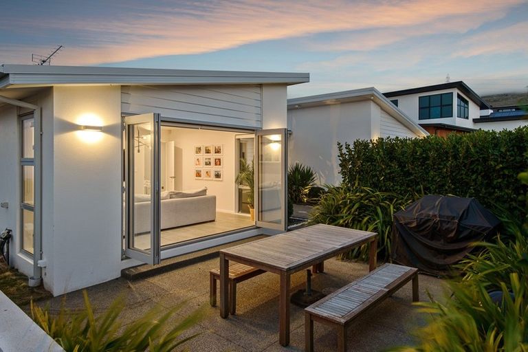 Photo of property in 12 Parkridge Place, Mount Pleasant, Christchurch, 8081