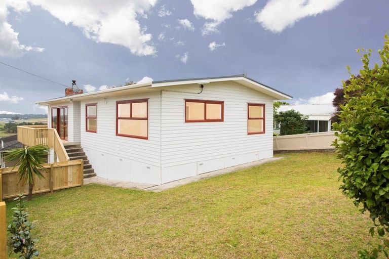 Photo of property in 1/594 East Coast Road, Pinehill, Auckland, 0630