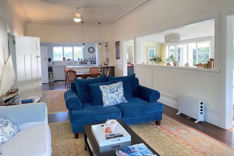 Photo of property in 13 Robertson Street, Russell, 0202