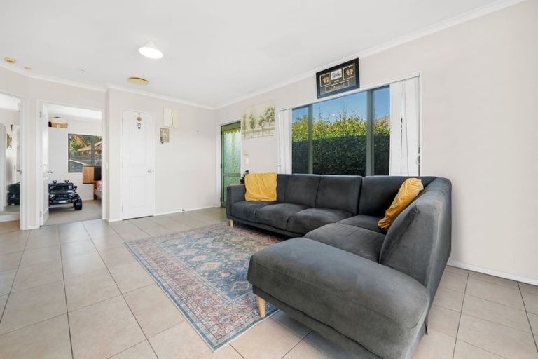 Photo of property in 16 Castlehill Court, Wattle Downs, Auckland, 2103